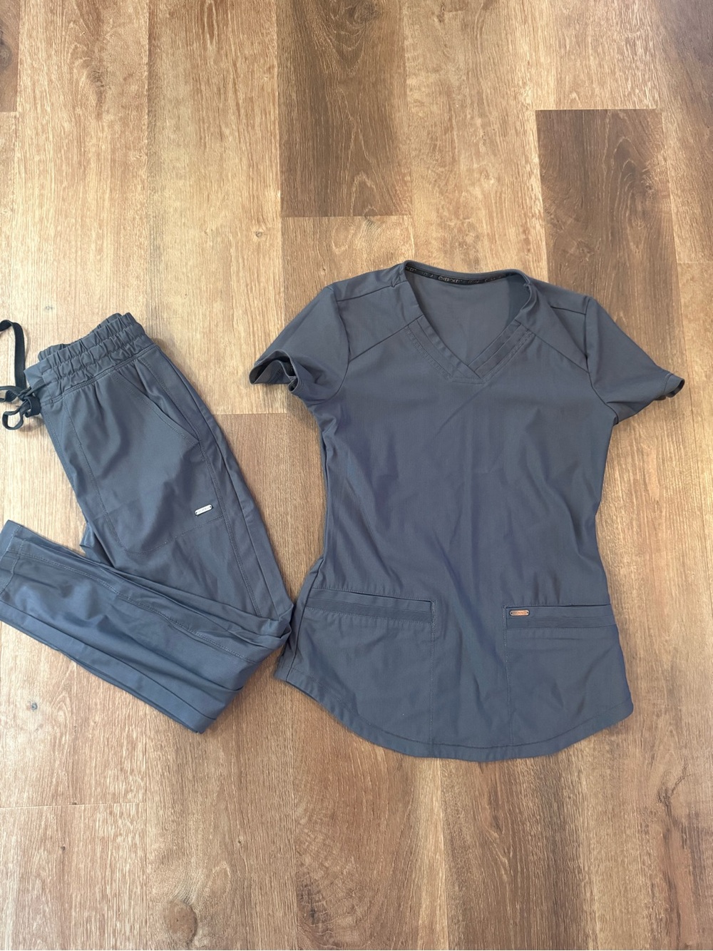 Cherokee grey scrub set like new